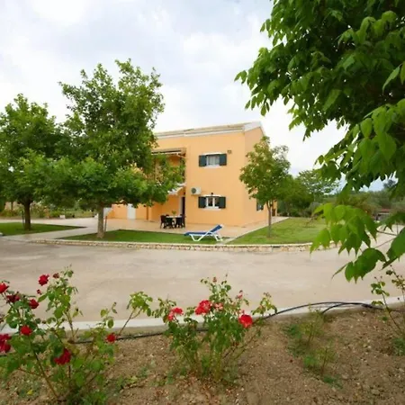 House Of Roses דירה Perivólion